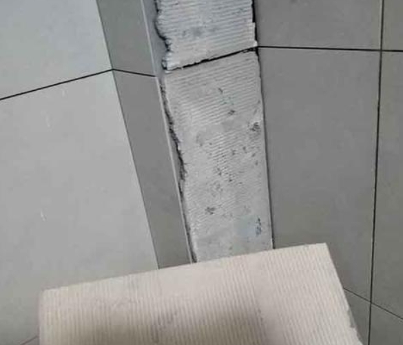 逊克瓷砖空鼓维修公司分享下厨房瓷砖脱落的补救措施。